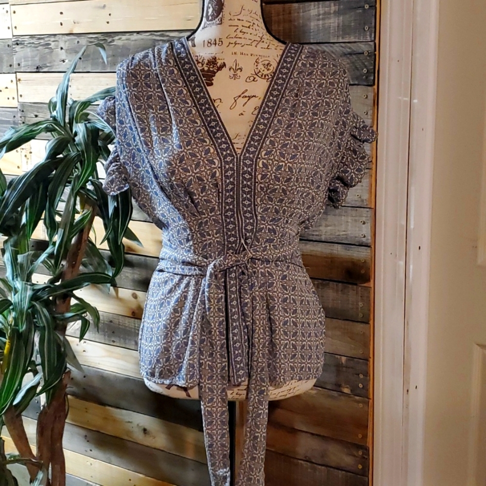 Max studio curvy top sz XS tie waist